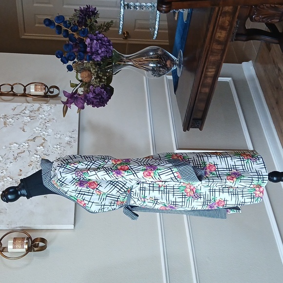 Victoria's Secret Gold Label Floral Kimono Robe. Size OS - Picture 9 of 17